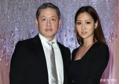 谁13岁时被富豪相中，用了6年等她长大，如今开着劳斯莱斯买菜？