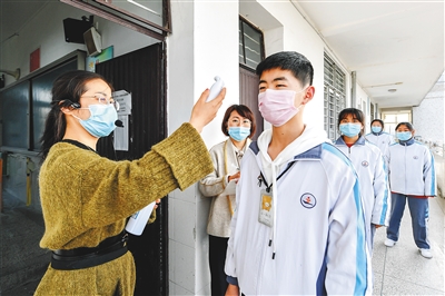 河北辛集确诊病例近半是中小学生，这波疫情为何会有这么多中小学生被感染？