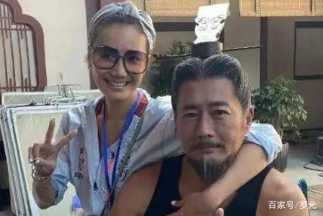 高曙光二婚妻子，皮肤黝黑但气质不俗，曾评为亚洲最时尚女性，你觉得呢？