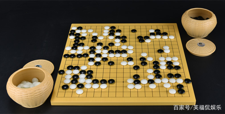 围棋比赛中，棋盘多大是正规的？