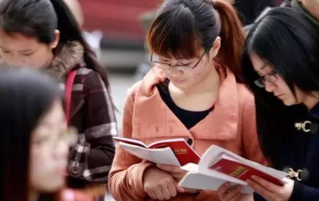 文科女生学什么专业就业前景好