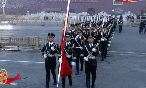 国庆节10万人观升旗情况如何？