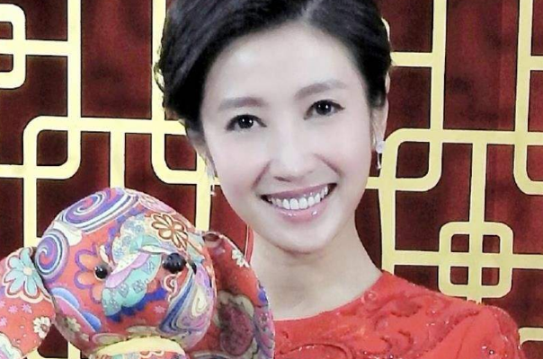 春妮高调秀恩爱，二婚幸福美满，她与前夫为何离婚？