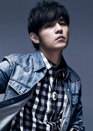 周杰伦为什么英文名字是Jay chou,而不是Jay zhou，chou是什么意思？