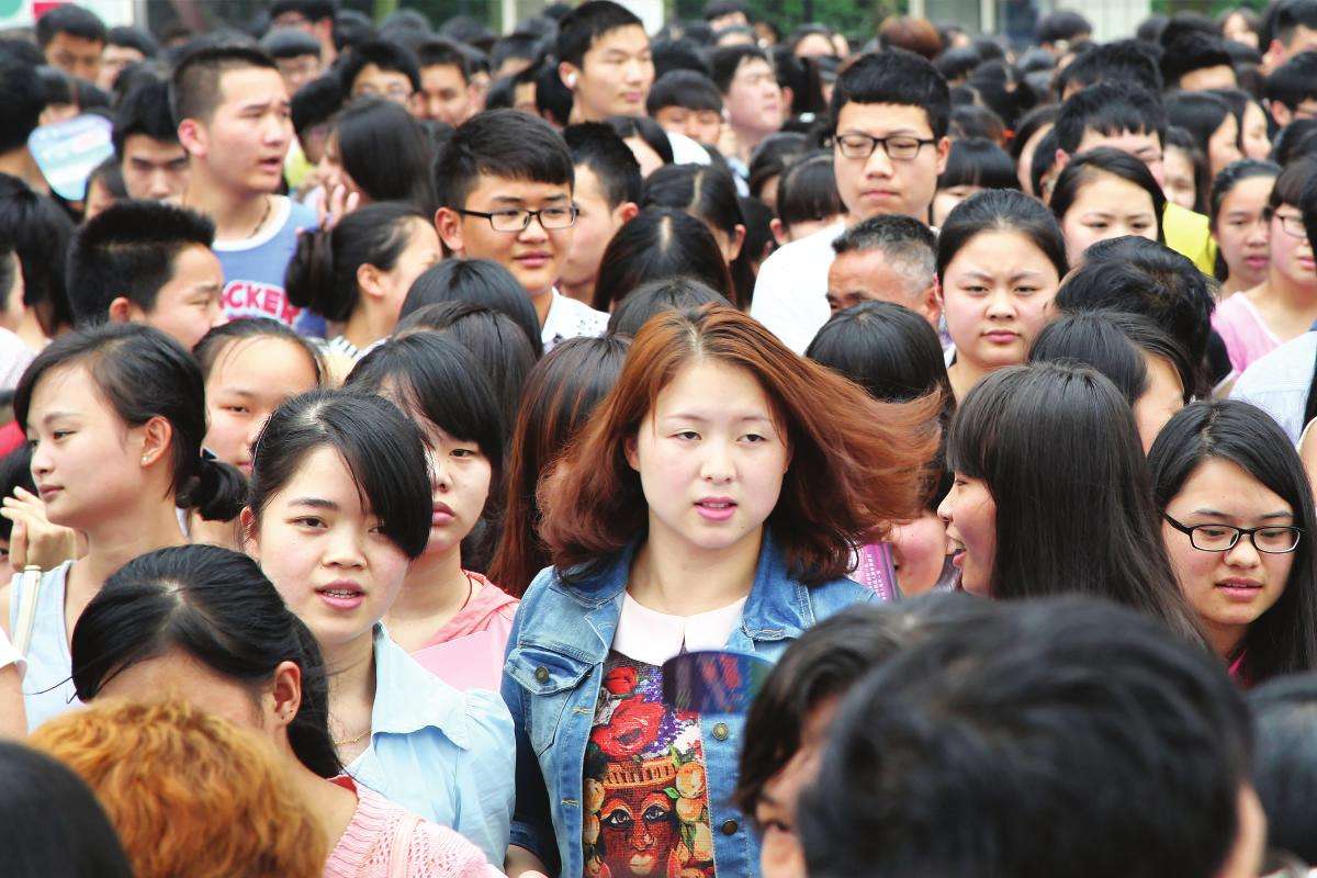 高考考场发复读传单被城管撕毁，你觉得这做法解气吗？