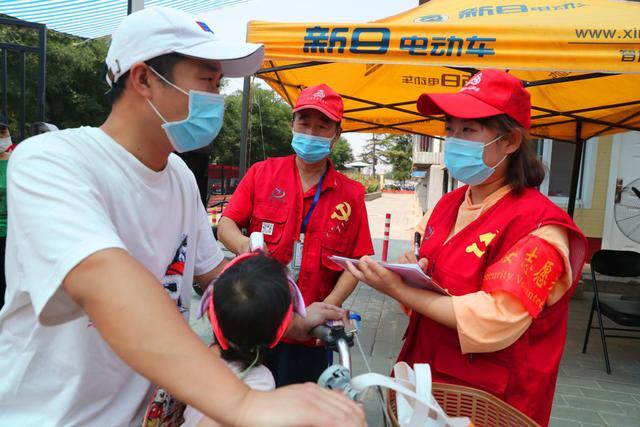 河南濮阳一女子不配合防疫向志愿者扔西瓜，你如何看待此女子的行为？