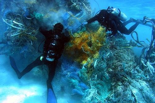 漂浮在海上的巨大垃圾场会给人们带来怎样的绝望？