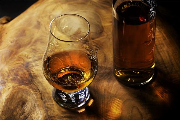 威士忌的英语究竟是 Whisky 还是 Whiskey？