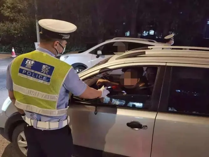 警方通报“宝马女司机撞人拖行”：系醉驾，已刑拘，此事的性质有多恶劣？