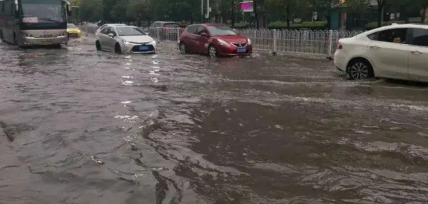 青岛遭遇暴雨，台阶变“水瀑布”，这次暴雨造成了哪些损失？