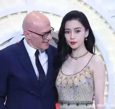 Angelababy被高管盯着脸看，黄晓明会不会生气？